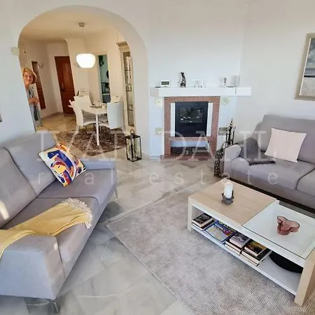 아파트 El Puente Luxury 3 Bedroom *
